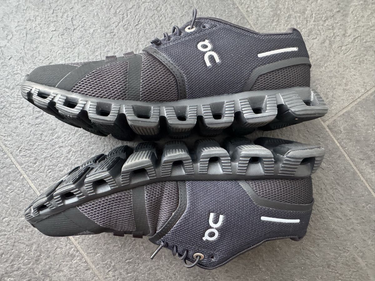 On Scarpe da donna: ON Cloud Schuhe schwarz Grösse 38.5 Neuwertig – Nuovo (secondo la descrizione) da Ebmatingen venduto da Trendsale 5
