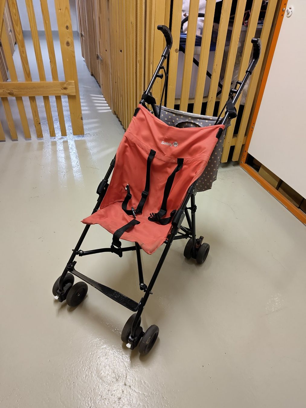 Carrozzine: klappbarer einfacher Kinderwagen/Buggy – Usato da Jona venduto da tschounaess