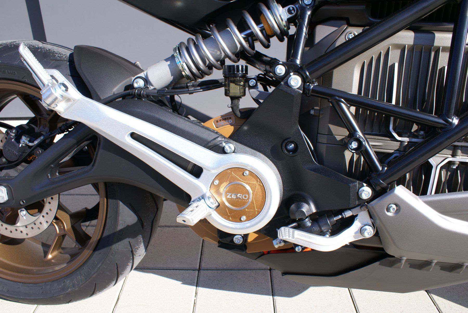 Zero Motorcycles Strada: Zero SRF Neufahrzeug zum halben Preis 50% eingespart – Nuovo (secondo la descrizione) da Seewen SO venduto da Swiss-moto-bike 4