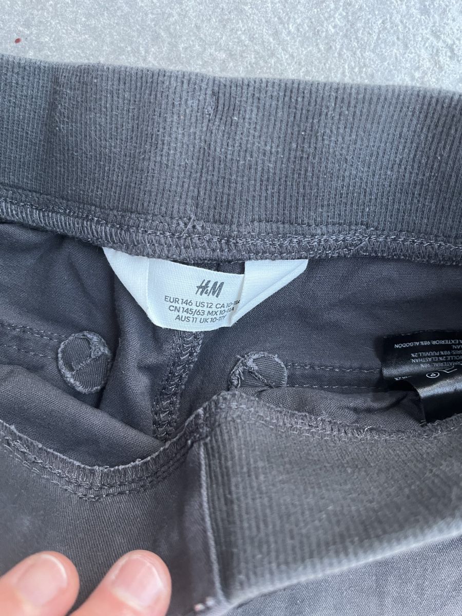 H&M Pantalons: Hose / Joggpants 146 – D'occasion à Wil ZH par Wonderwoman76 1