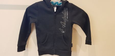 Kapuzenjacke schwarz, Gr. 110/116