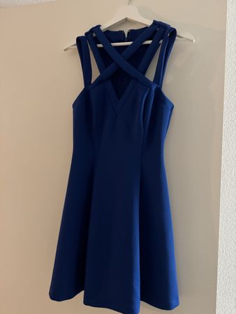 Guess Kleid, Grösse S, blau – perfekt für den Sommer!