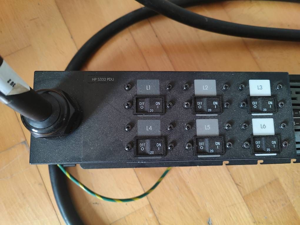 Alimentazione elettrica: HP S332 PDU 400V / 32A – Usato da Luzern venduto da Djadm 1