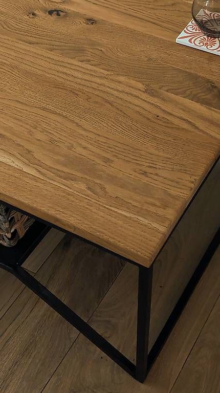 Tables: Stilvoller Eichenholz-Couchtisch mit Metallgestell – D'occasion à St.Gallen par reLapseOne 1