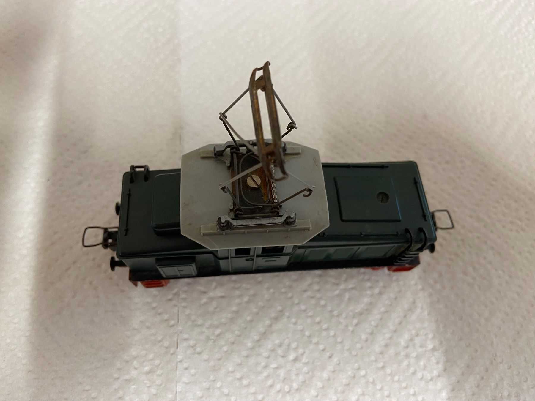 Trix Modelleisenbahnen: Trix Express Rangierlok 2438 – Gebraucht aus Basel von Relaphe 4