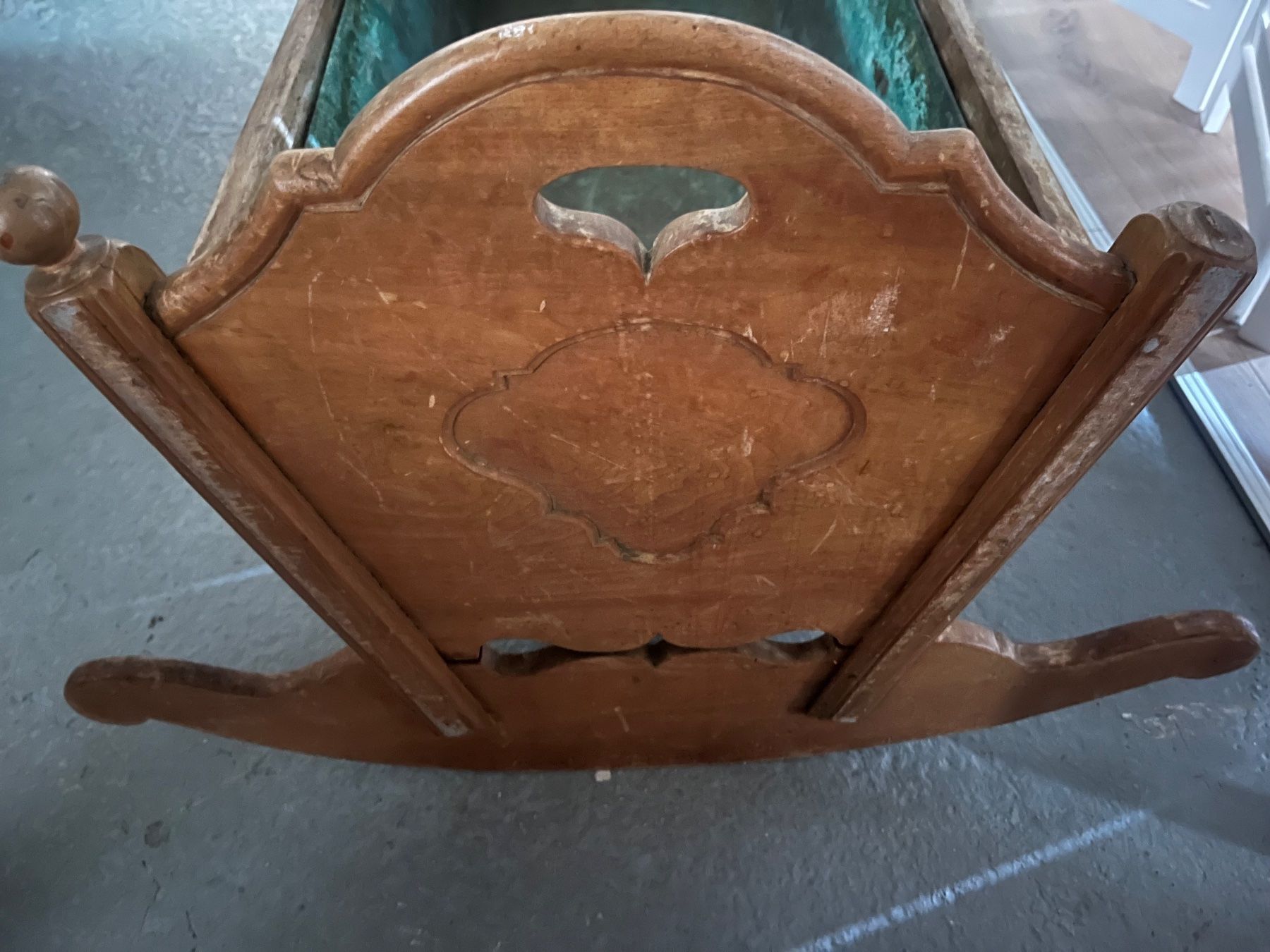 Articoli in legno: Antike Wiege – Usato da zofingen venduto da Cyeah 2
