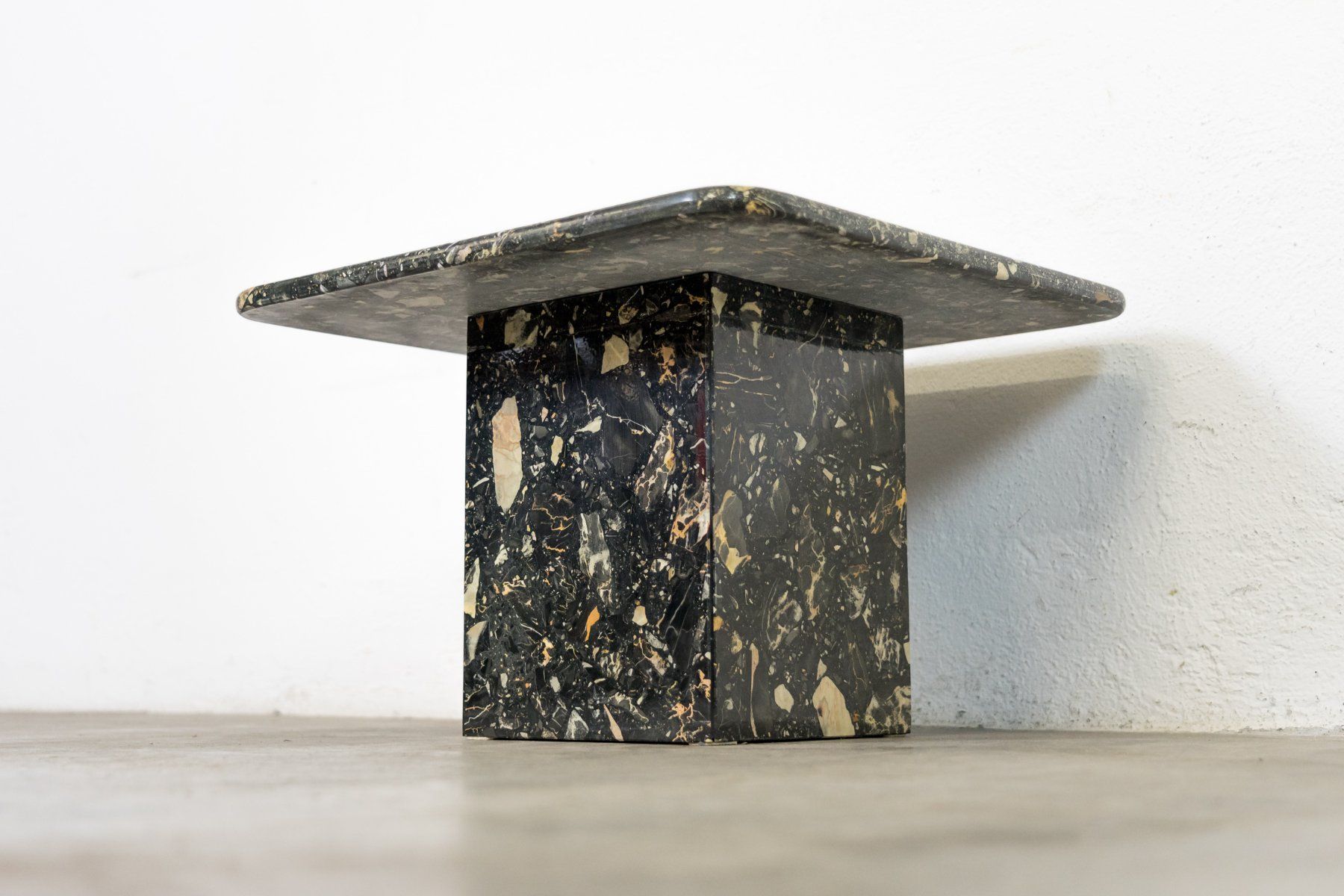 Tische: Couchtisch Stein Nr. 2 - Lieferung möglich – Gebraucht aus Schaffhausen von Studio-Ara 5