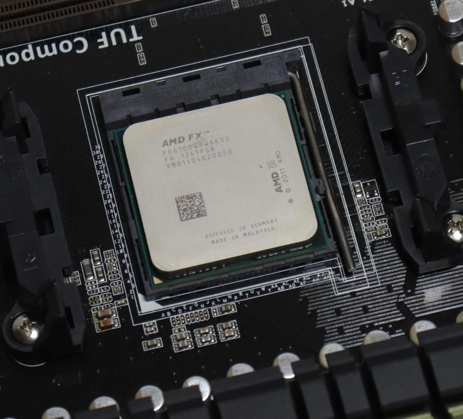 Asus Schede madri: Mainboard Asus Sabertooth 990FX + AMD FX6100 6-Core CPU – Usato da Frick venduto da volvo850driver 1