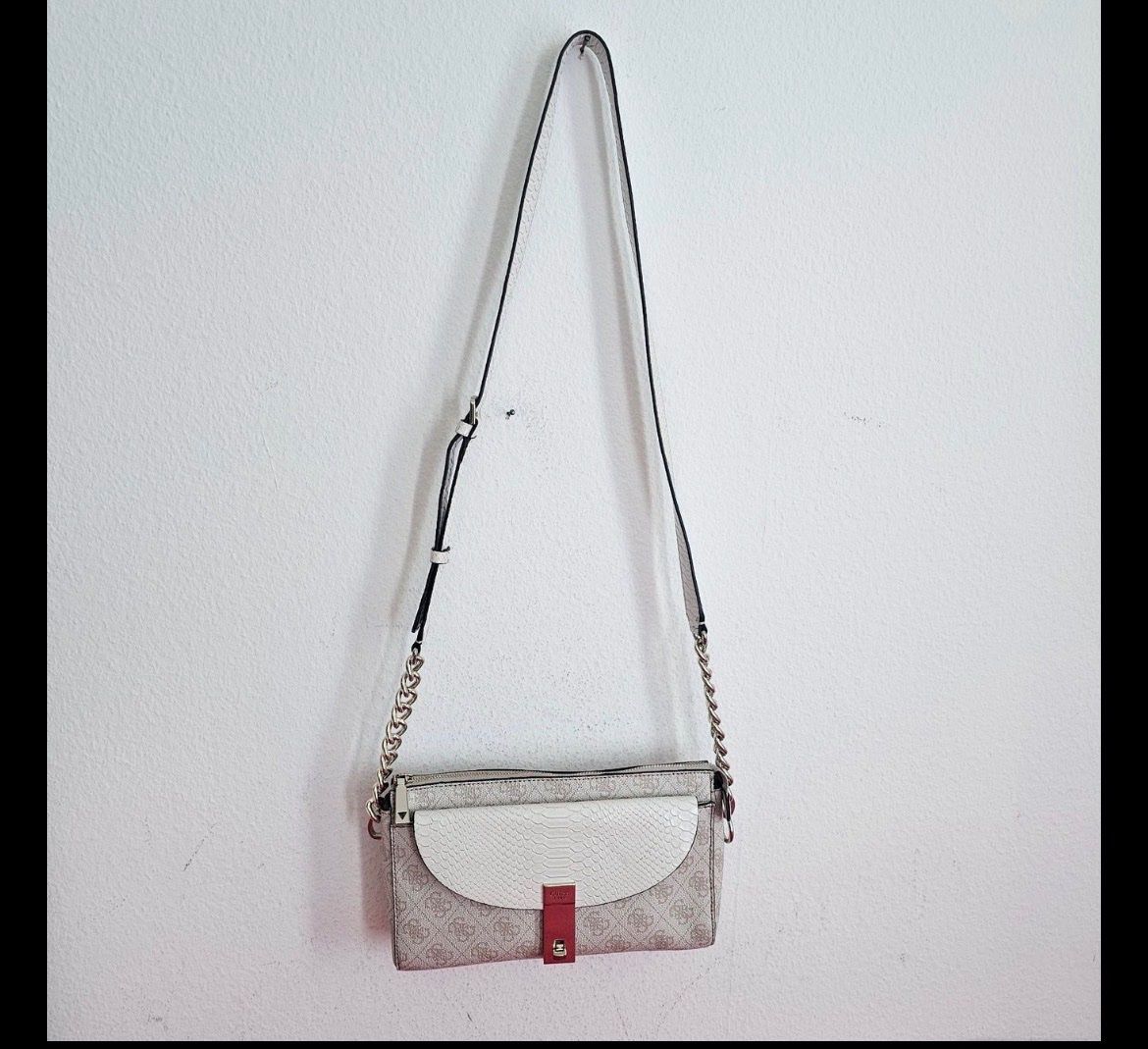 Guess Taschen für Damen: ***GUESS ***Umhängetasche – Gebraucht aus Oberdorf BL von Luka02 5