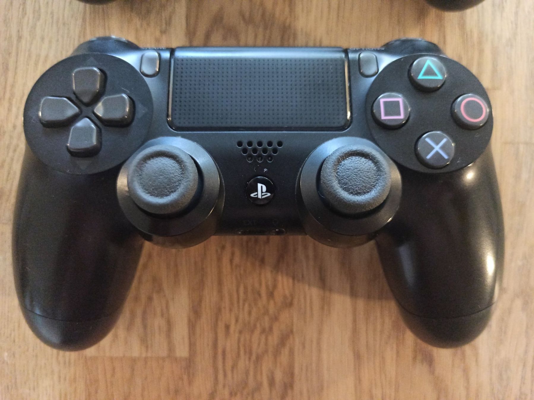 Manettes: 2 x Original Controller Sony PS4 Wireless DualShock 4 V2 – D'occasion à Oberweningen par mar_87mx 2