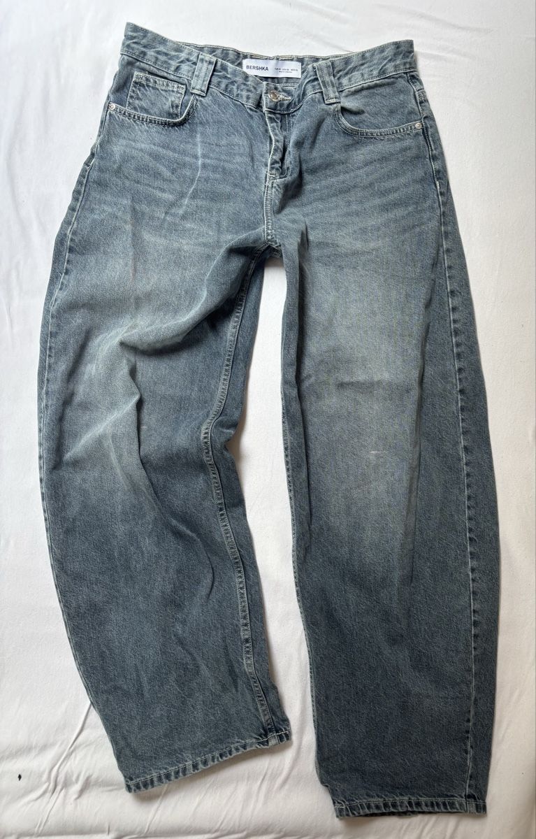 Bershka Jeans: Pantalon taille basse ballon, large, bershka – D'occasion à Avry-devant-Pont par Odilee