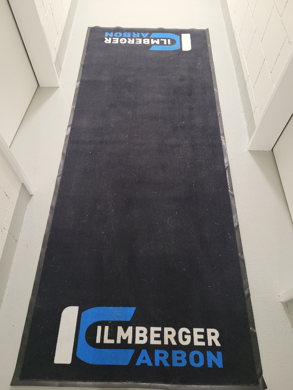 Bodenmatten: Motorrad Matte Ilmberger Carbon 95x240cm – Neu (gemäss Beschreibung) aus Beinwil am See von dca_vg5p