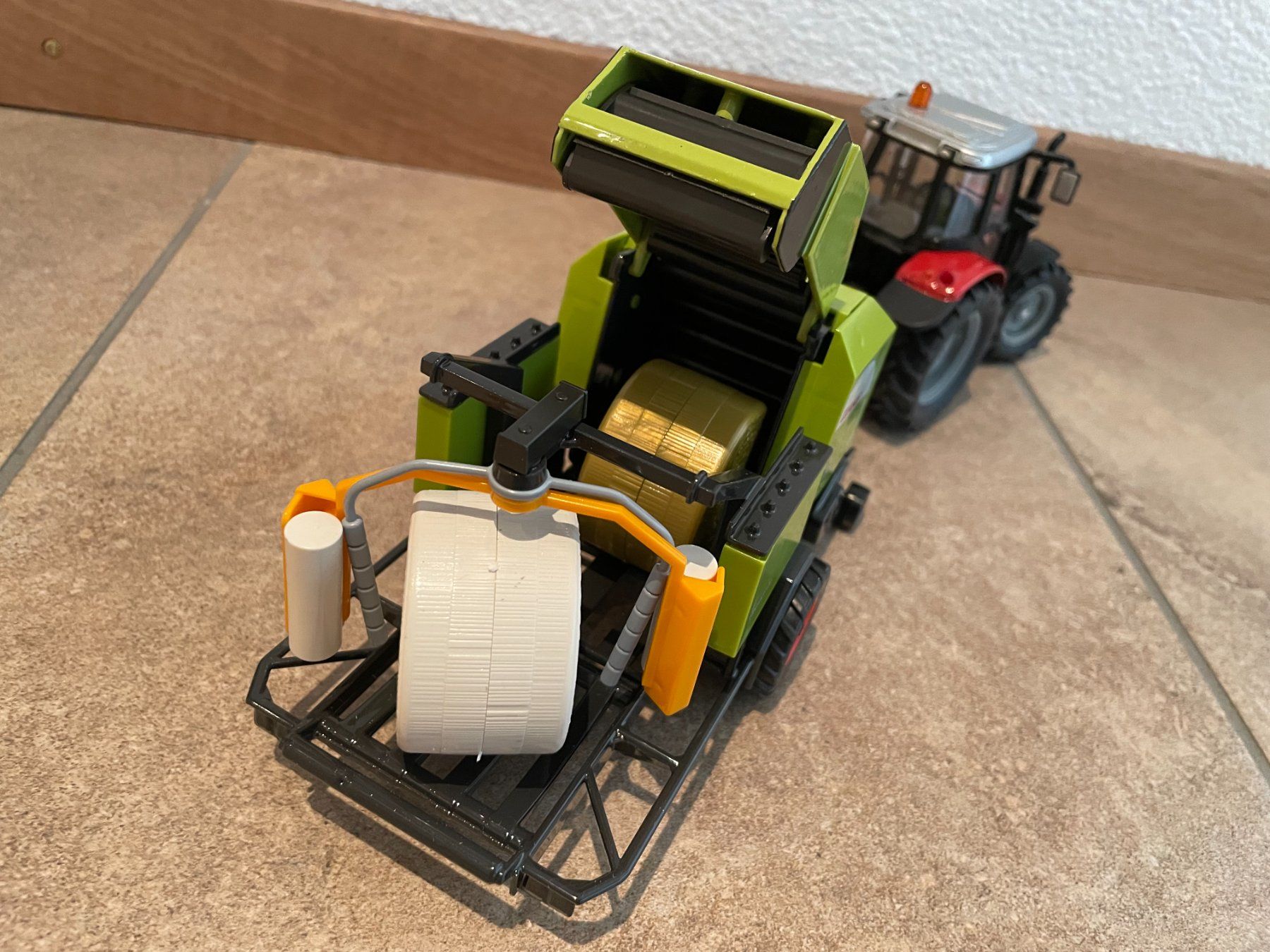 Massey Ferguson Traktoren: SIKU Massey Ferguson mit Claas Presse – Neu und originalverpackt aus Kreuzlingen von Stefan1150 4
