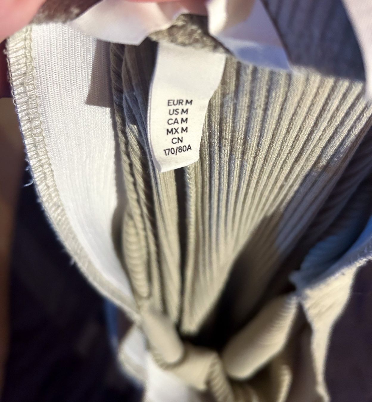 H&M Pantaloni: Grüne Hosen – Usato da Oberurnen venduto da carinalobnig 1