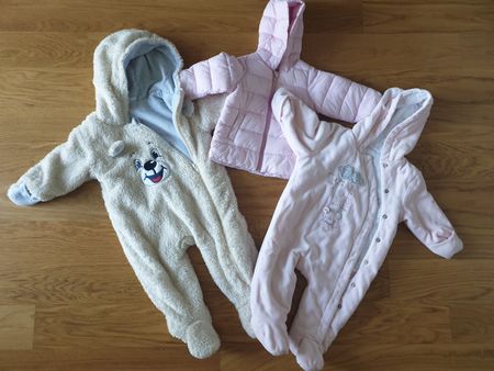 Baby Jumpsuit x2, Jacke Grösse 62/68
