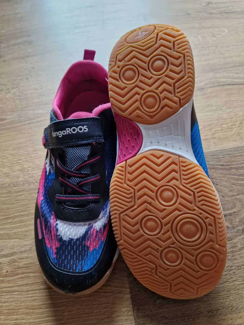 Schuhe für Mädchen: Hallenturnschuhe KangaRoos – Gebraucht aus Spiez von Nenebueb