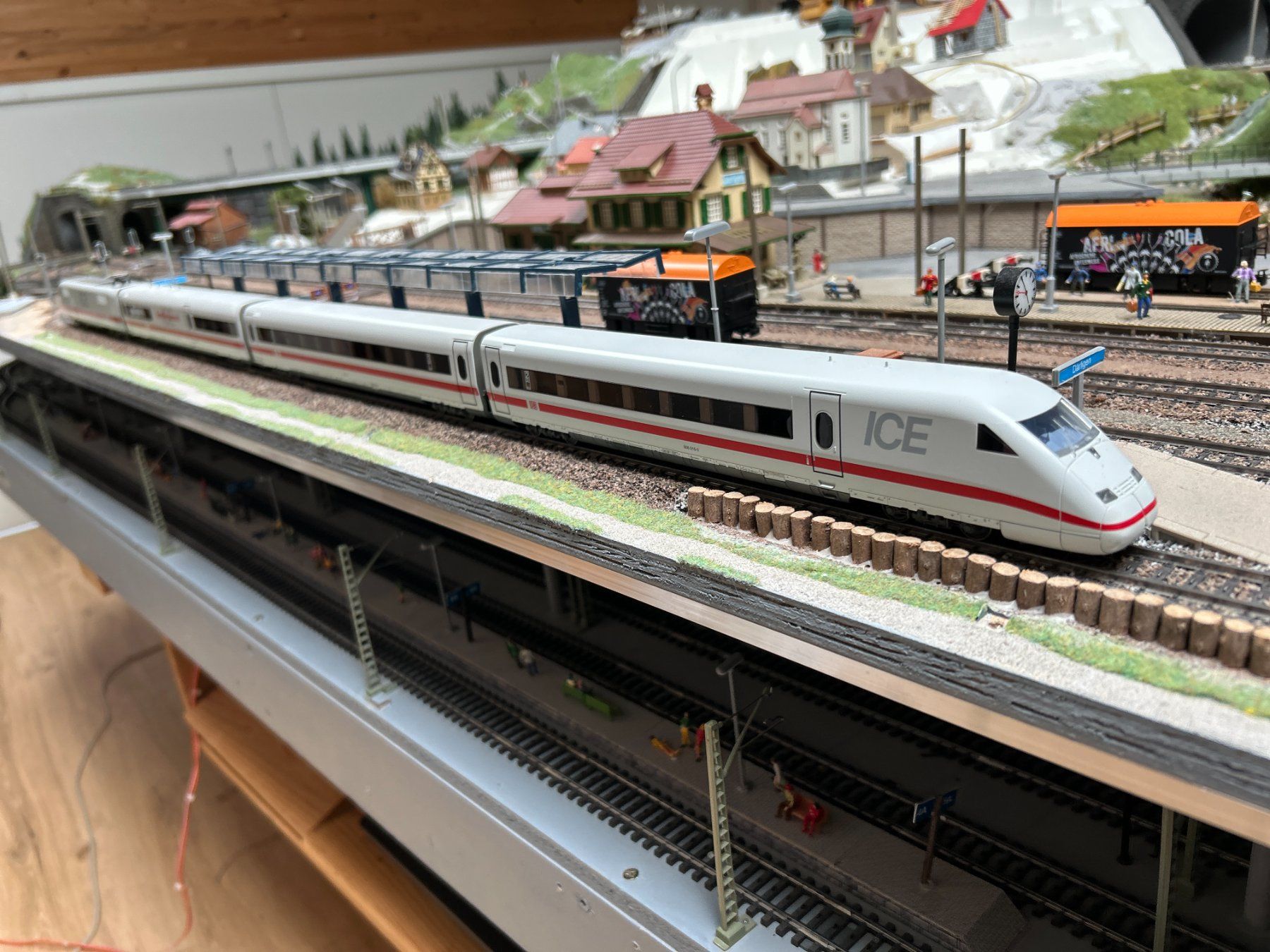 Märklin Modelleisenbahnen: Märklin Triebwagenzug ICE2  mfx – Gebraucht aus Rottenschwil von master007pc