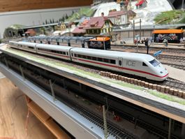 Märklin Triebwagenzug ICE2  mfx