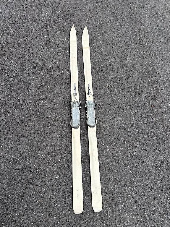 Skis: Antike Ski – Gebraucht aus Tschingel von MichuA