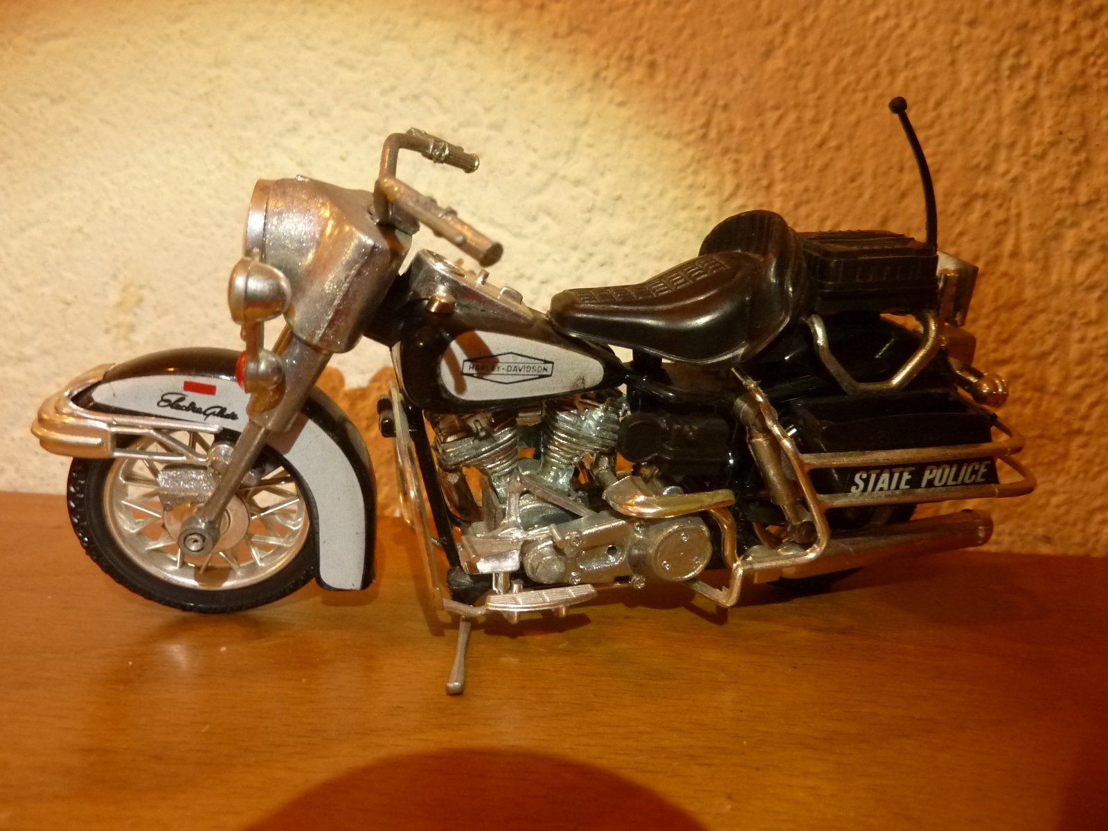 Modellautos: Harley Davidson Elektra Glide  State Police, 1:15 – Gebraucht aus Hochfelden von swissice 6