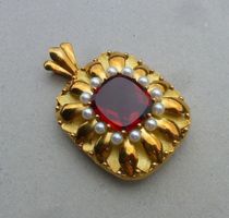 Top ++ Gold-Brosche mit roten Edelstein und kleinen Perlen