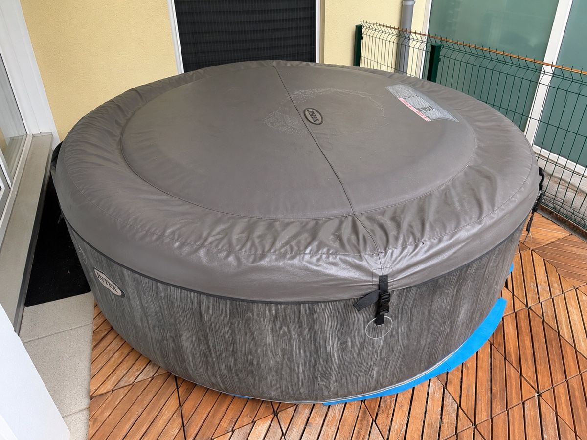 Intex Whirlpool: Intex Pure SPA Bubble GreyWood mit Garantie – Gebraucht aus Oberentfelden von angelan02 2