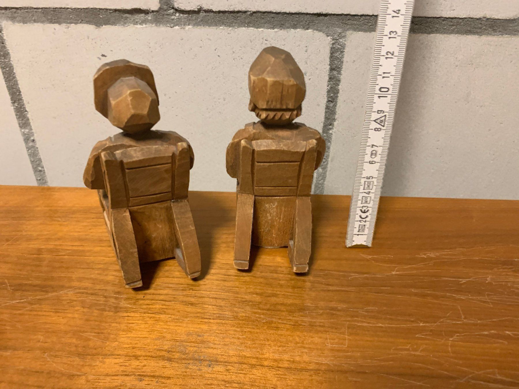 Articoli in legno: altes Holzgeschitztes Paar – Usato da Arch venduto da Karibu19 2