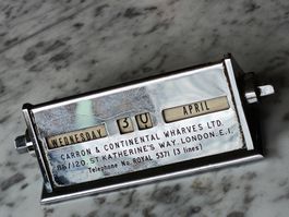 Alter Tisch "Ewiger Kalender" Made in England ca. 1930