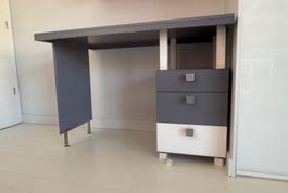 Bureau avec 3 tiroirs
