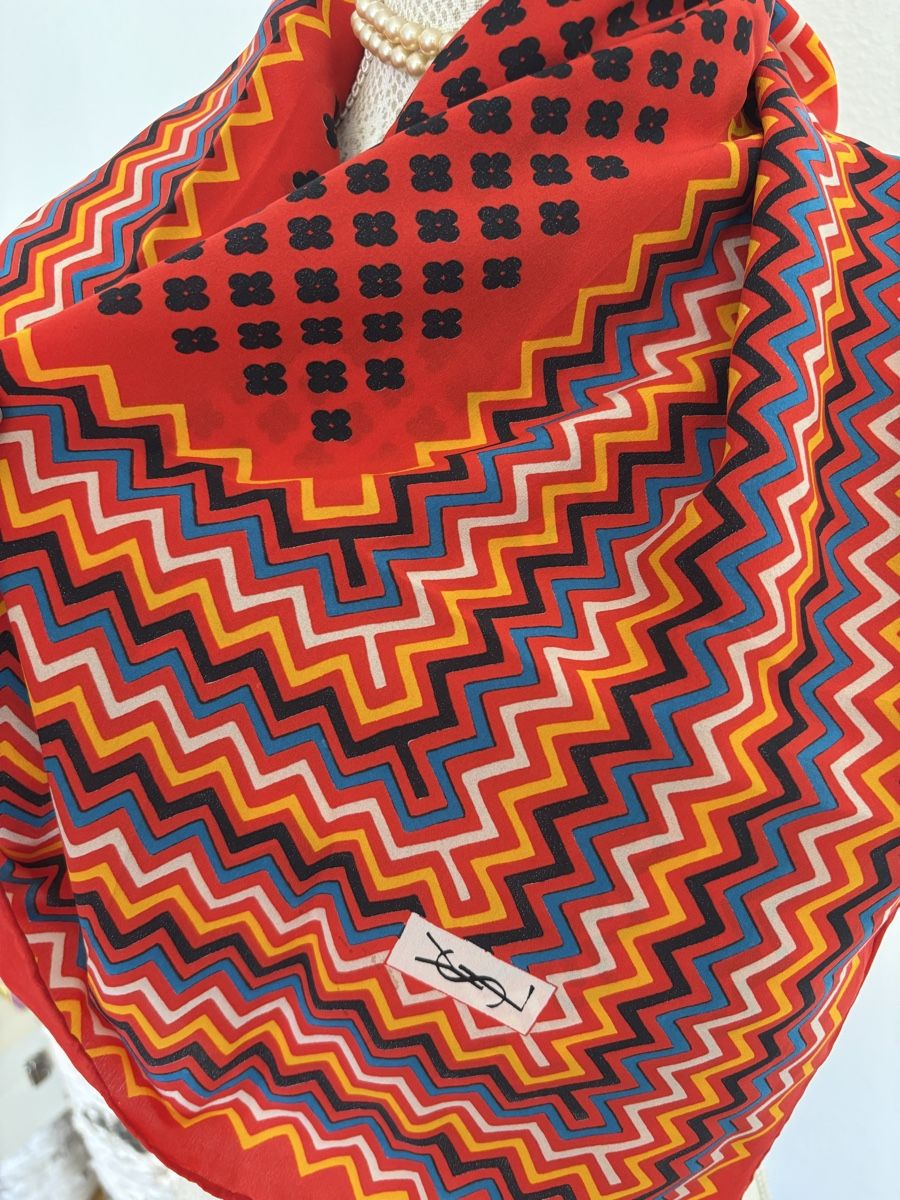 Saint Laurent Foulard & Sciarpe: Foulard Seide YSL – Usato da Winterthur venduto da san_wd8j 1