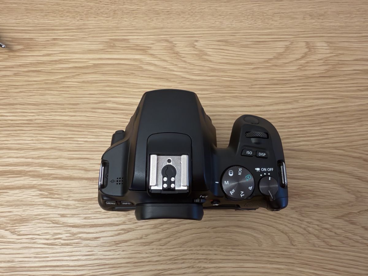 Canon Appareil photo: Canon EOS 250D + 2 batteries + chargeur original – D'occasion à Sion par marcio.ferreira 4