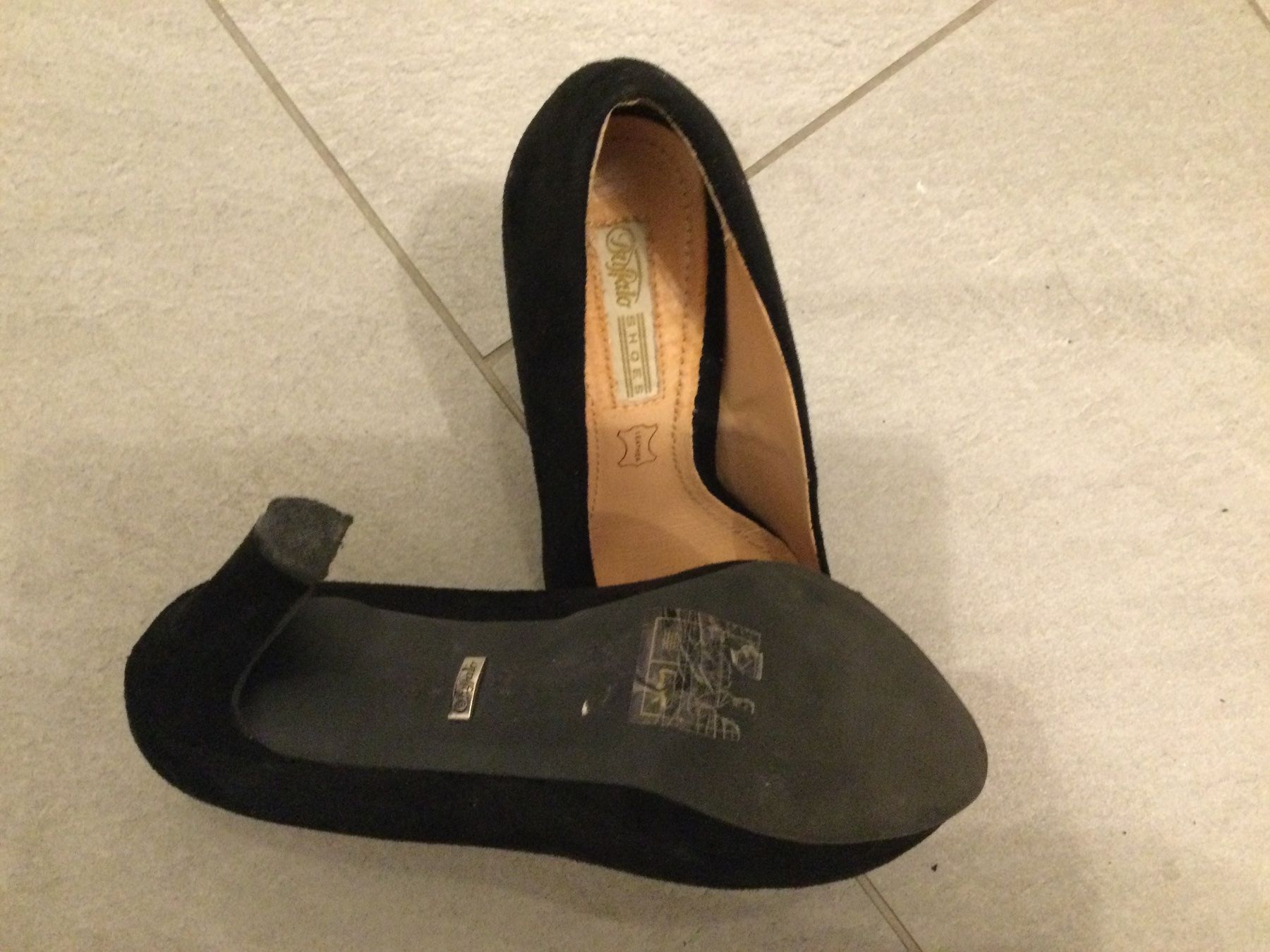 Scarpe da donna: Neuwertige Buffalo Pumps schwarz – Usato da Bischofszell venduto da spidi72 2