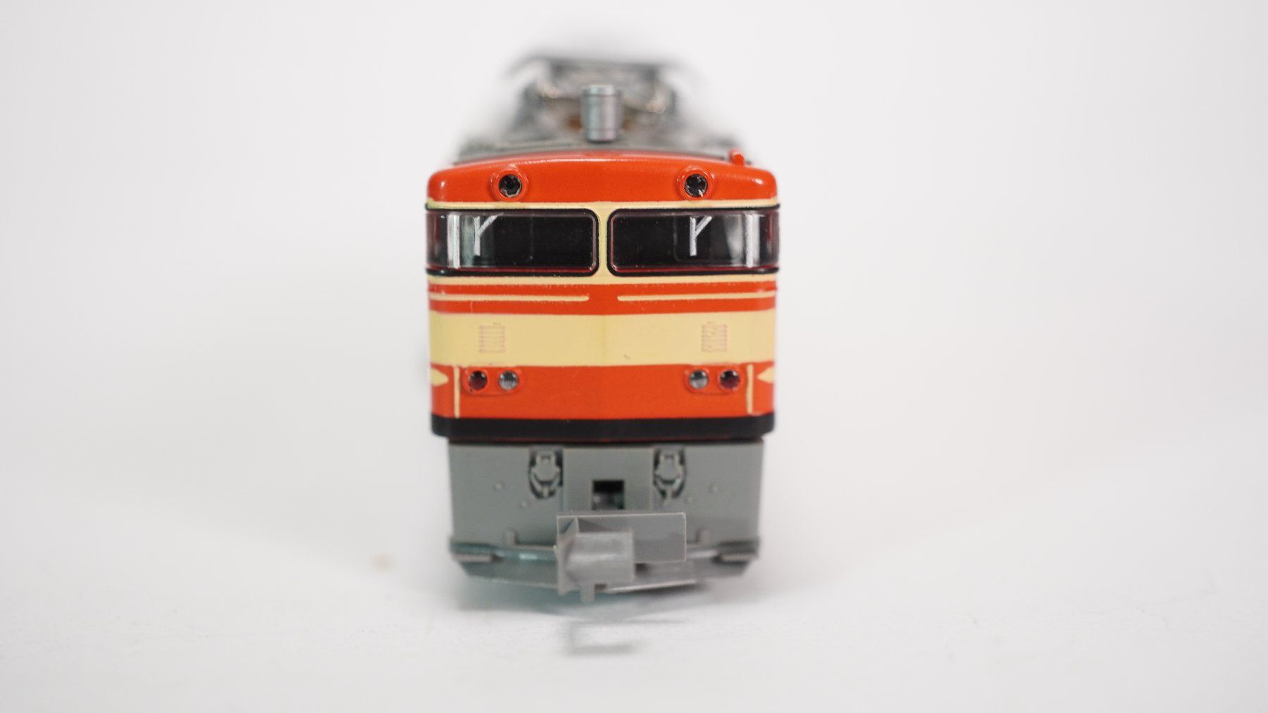 Kato Modellini di ferrovie: e37 Spur N Kato JP E-Lok cremeorange / Spielware – Usato da Thun venduto da evinka_gmbh 2