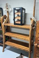 Rustikales Holzregal aus Massivholz im ChaletStyle