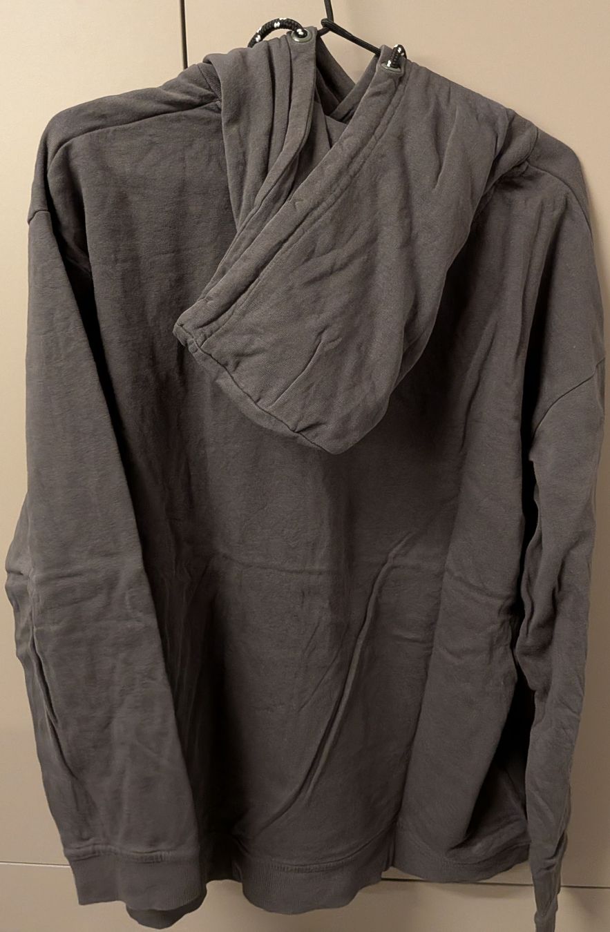Maglioni & Felpe: Kapuzenpullover Time Zone grau Grösse L – Usato da Staffelbach venduto da dh5053 1