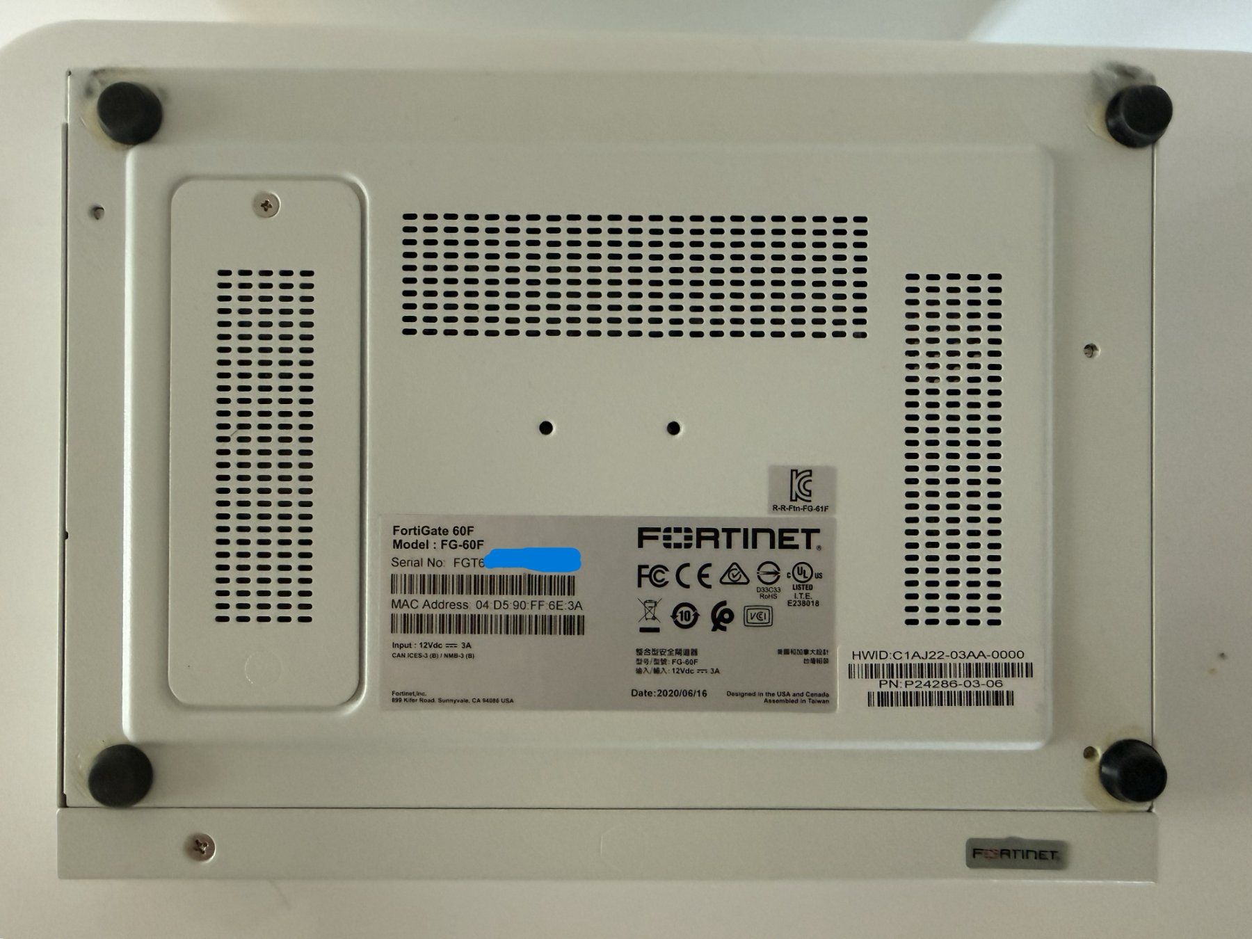 Fortinet Firewall: Fortinet FortiGate 60F Firewall mit Zubehoer – Usato da Wädenswil venduto da Bixio 3
