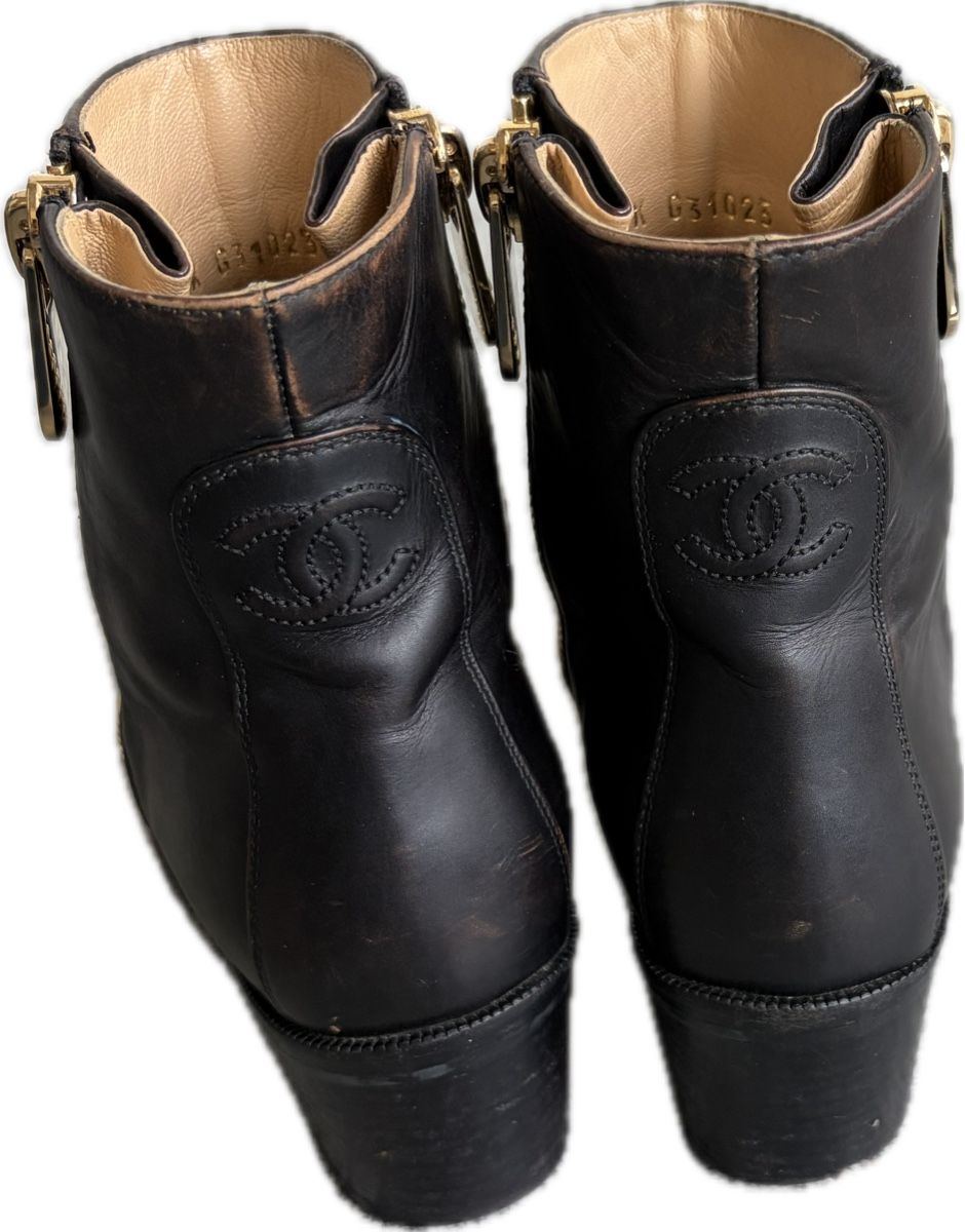 Chanel Scarpe da donna: Chanel Boots Grösse 36 – Usato da Basel venduto da Peonia2010 2
