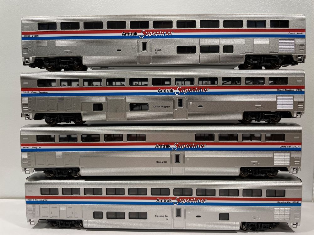 Voiture Voyageurs Amtrak Superliner I Kato #34041 - Échelle HO 1:87 - Avec Feux - Prête à Rouler