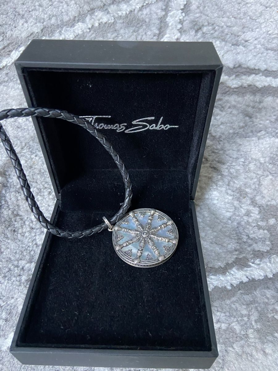 Thomas Sabo Ciondoli: Thomas Sabo Anhänger Karma mit Permutt-Scheibe – Nuovo (secondo la descrizione) da Wiesendangen venduto da Jafani 1