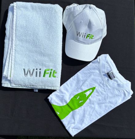 Wii Fit Set Badetuch, T-Shirt und Cap