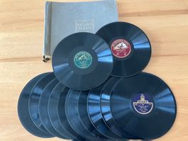 12 Schellackplatten im Album für Grammophon