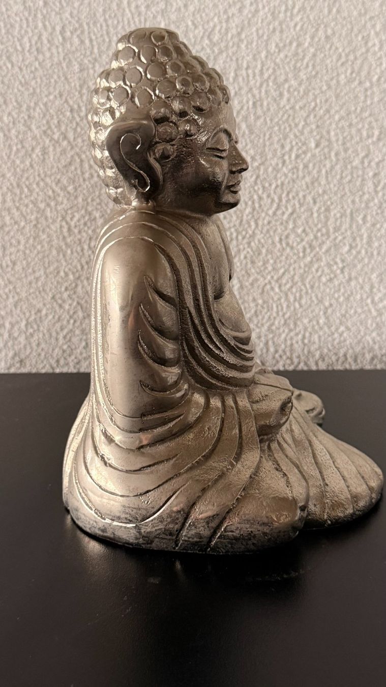 Sculture & Statue: Buddha Figur silberfarben (20cm) – Usato da Lommis venduto da manmarmi 1
