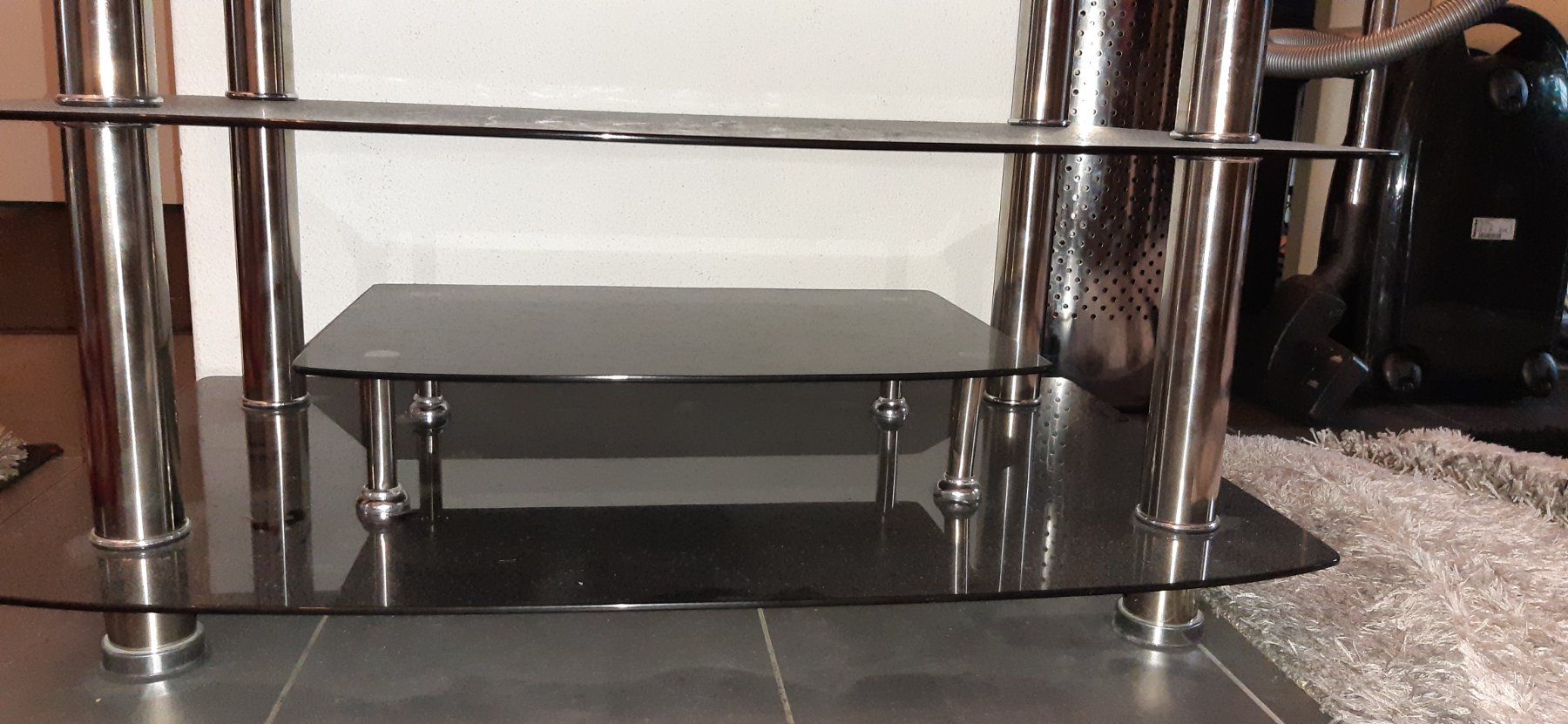 Mobili TV: TV-Glas-Beistelltisch mit Chromgestell. – Usato da Richterswil venduto da ADIACE010 6