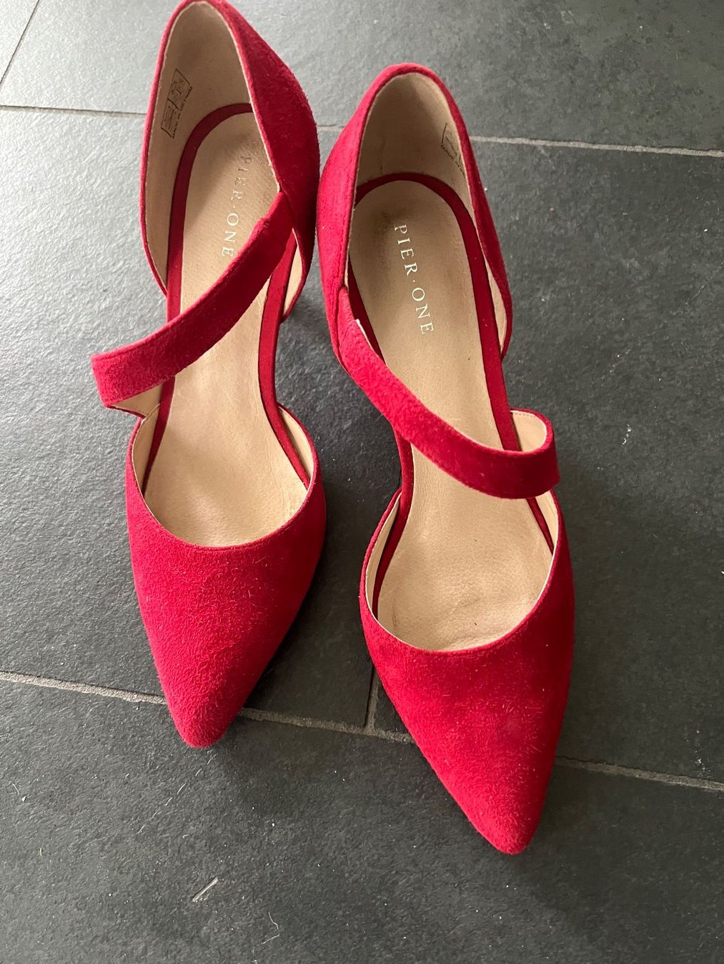 Scarpe da donna: Roter echt Wildleder Pumps Gr. 37 – Nuovo (secondo la descrizione) da Pfäffikon ZH venduto da Ruth8