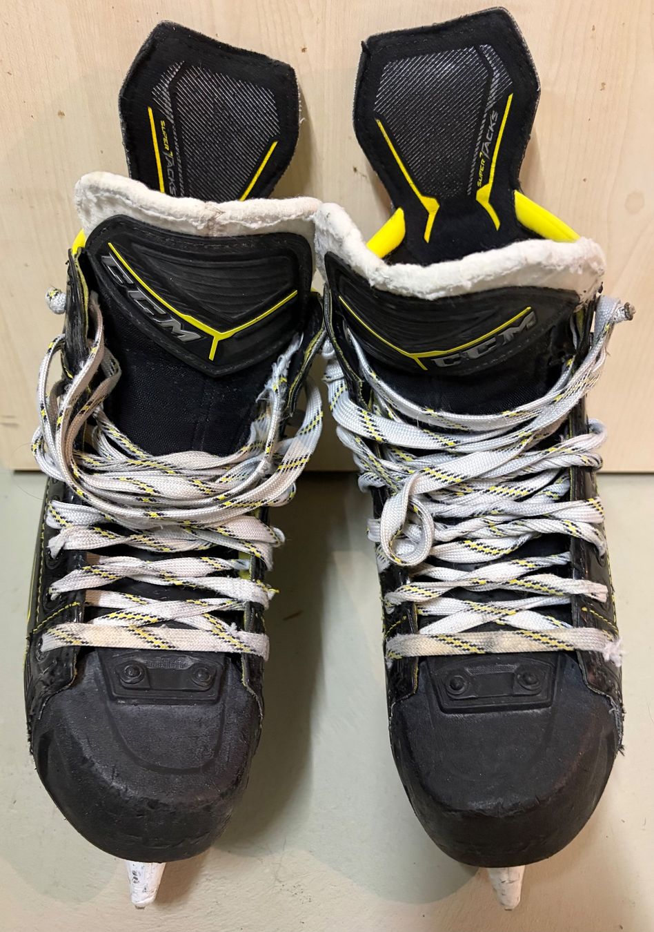Ccm Pattini da ghiaccio: CCM Super Tacks 9380 Eishockeyschlittschuhe SpeedBlade XS – Usato da Egnach venduto da Ello77 3