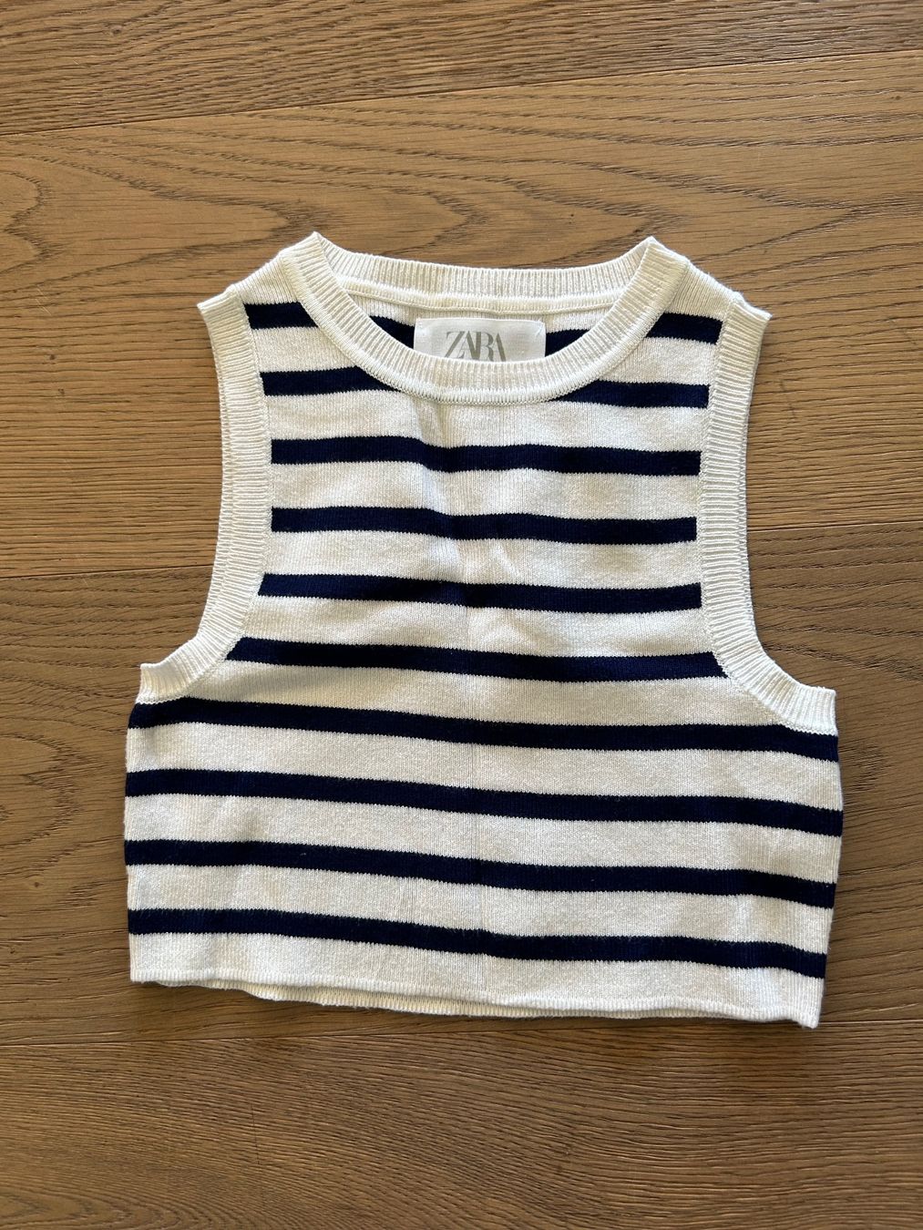 Zara Camicette, T-shirt & Top: Top mit Streifen in Grösse 130 – Usato da Zürich venduto da Aez.01