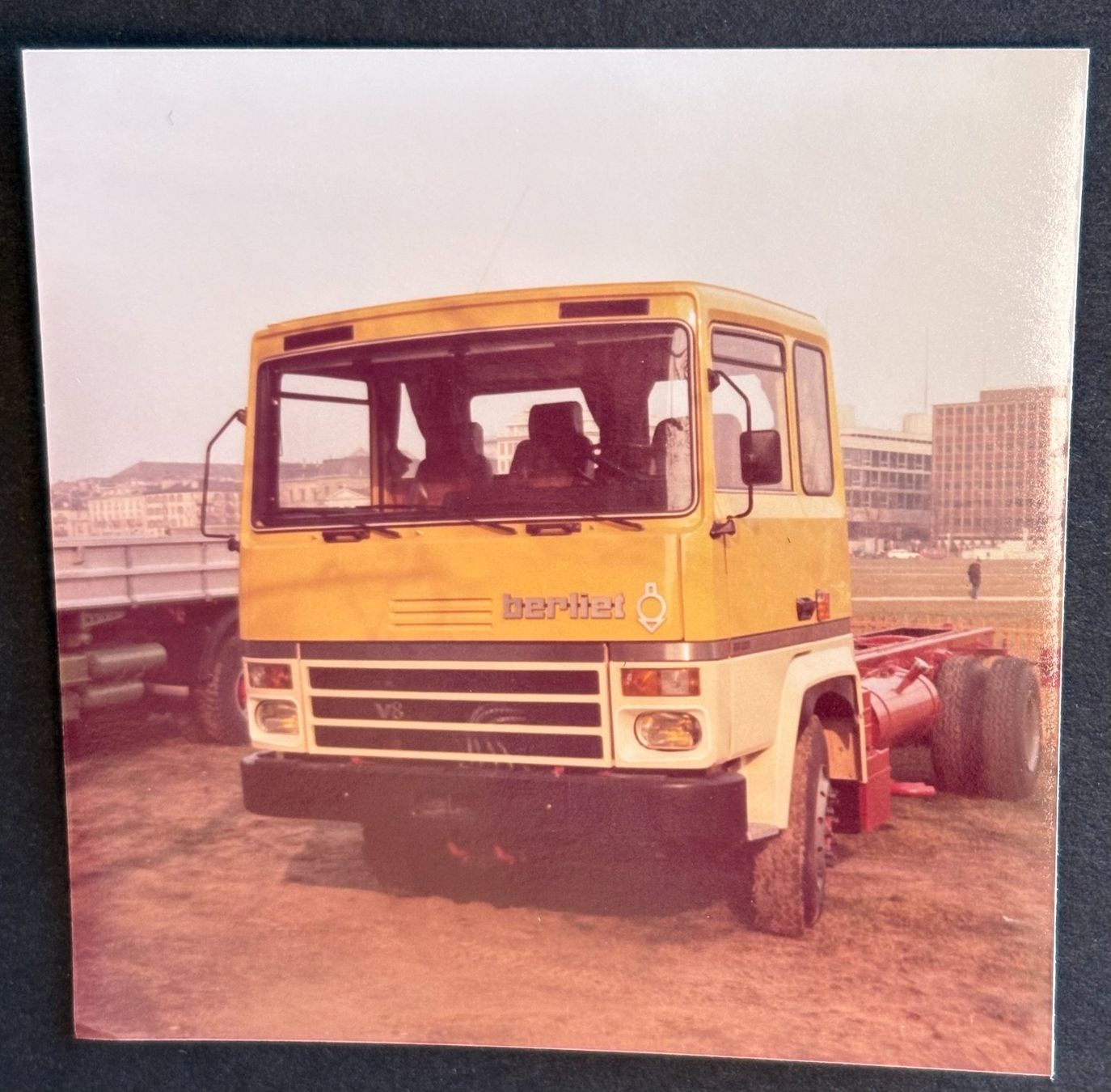 Foto & Immagini: LASTWAGEN BERLIET – Usato da Ostermundigen venduto da wini63