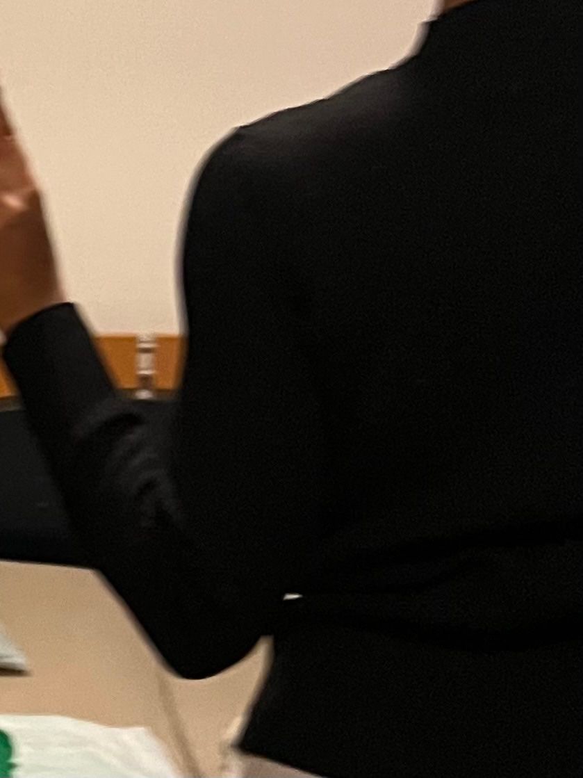 H&M Maglioni & Felpe: Schwarzes Rippstrick-Langarmshirt, Grösse M – Nuovo (secondo la descrizione) da Zürich venduto da celineaceline 1