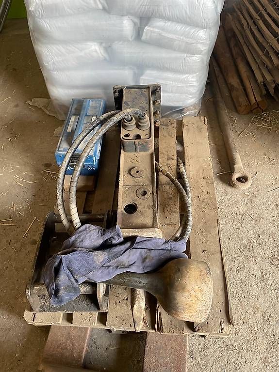 Bagger: Hydraulik Abbauhammer mit Rammglocke – Gebraucht aus Kloten von Ufa0 1