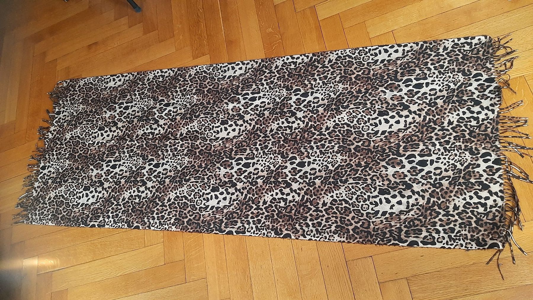 Foulard & Sciarpe: Écharpe léopard von Borno Vintage – Usato da Fribourg venduto da metalhands 5